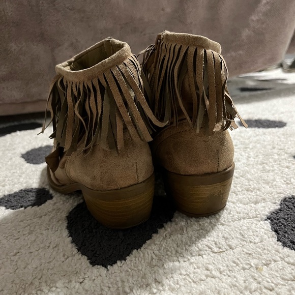 Soda Moccasin Heeled Booties Size 6 - Picture 5 of 6